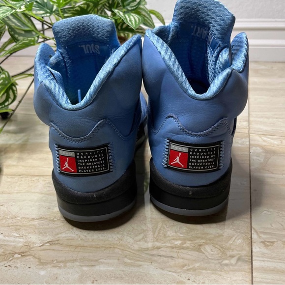 Jordan 5 UNC Size 10.5 - Picture 4 of 5